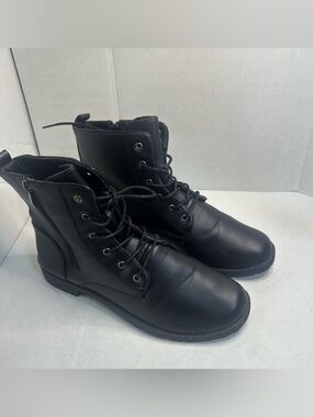 B. Makowsky Black Side Zip Round Toe Combat Boots Size 11